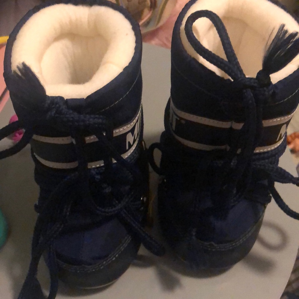 Infant moon boots